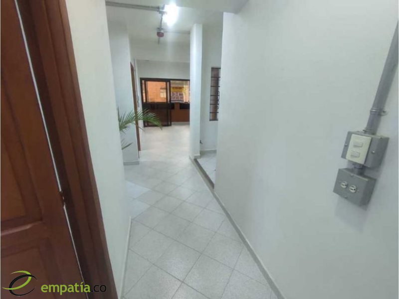 Oficina-Local disponible para Ambos en Sabaneta Loma San Jose Foto numero 1